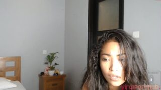 Erzabelx Asian Hoe Rubbing Her Pussy Clit With Sex Toys and Teasing Tits Video